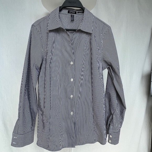 Jones New York (M) 100% cotton, no-iron, button-up shirt, perfect condition. - Picture 1 of 12